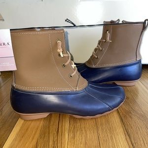 Serra Blue Tan Winter Rain Duck Leather Rubber Faux Fur 3M Thinsulate Boots NWT